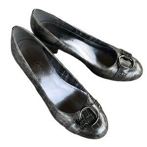 NWOT Anne Klein Fielding Silver Faux Leather Crocodile Embossed Pumps Si…